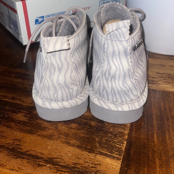 Brand new size 7 women Bear Paw - Picture 2 of 4